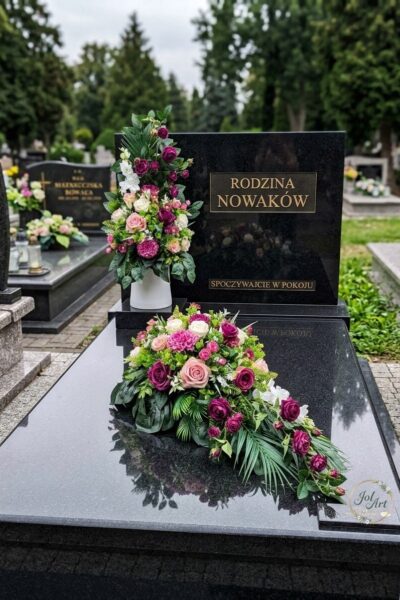 KOMPLET : KOMPOZYCJA NA PŁYTĘ Z BUKIETEM DO WAZONU NA CMENTARZ